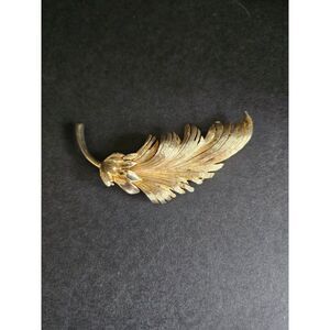 **Last Chance!! Final Sale** Vintage Ledo 1963 gold tone feather brooch